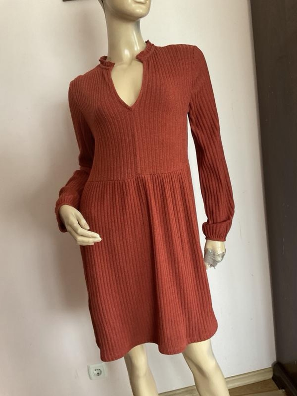 Zara Ribbed Long-Sleeve V-Neck Dress in Rust